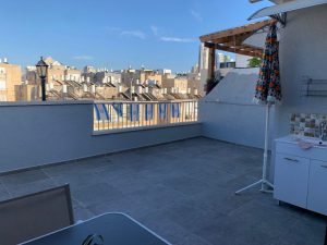 דירה למכירה שפירא 14, דירת גג 5.5 חדרים למכירה בשכונת העירייה בת ים