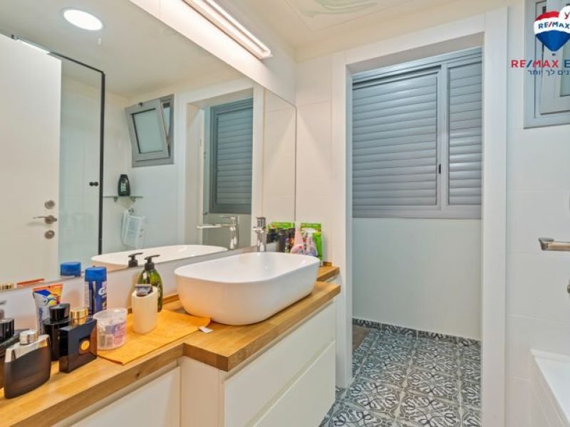 y2_9_bi9GTQL6XS_20240709