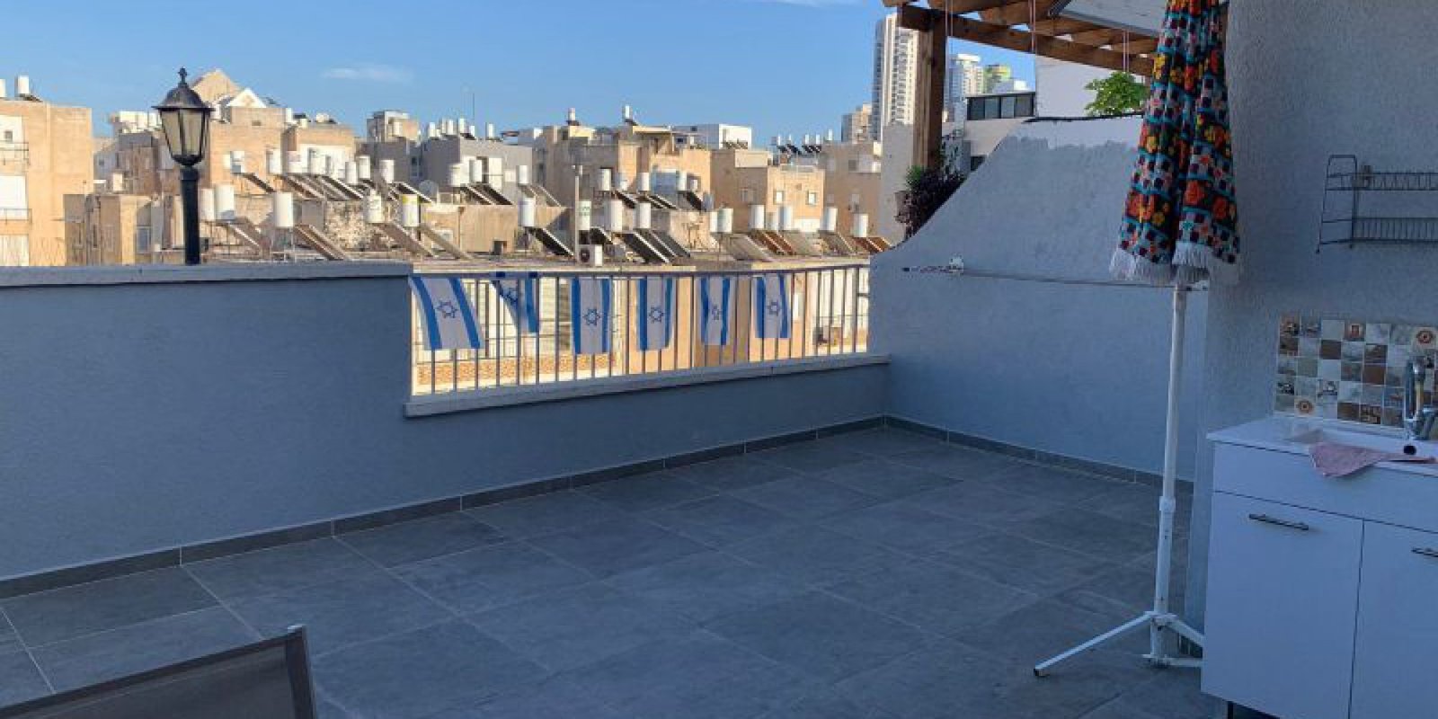 דירה למכירה שפירא 14, דירת גג 5.5 חדרים למכירה בשכונת העירייה בת ים